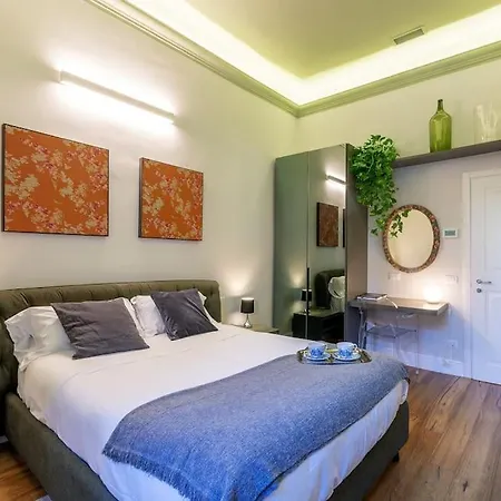 Palazzo Dei Signori Luxury Design Loft Apt With View, Florence Apartment *