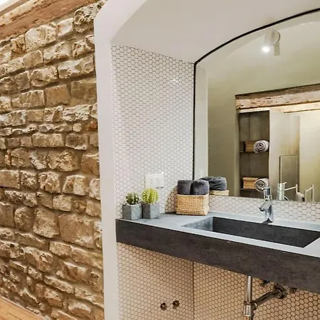 Palazzo Dei Signori Luxury Design Loft Apt With View, Florence Apartment