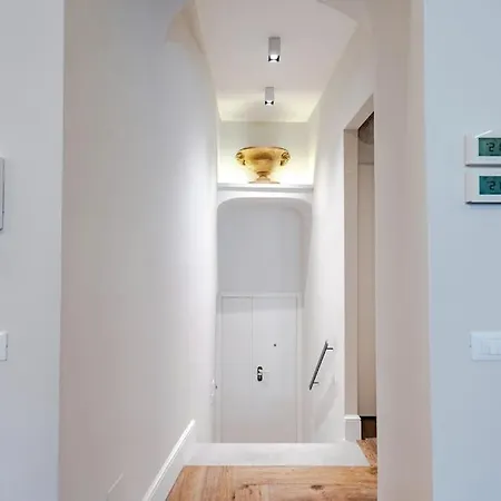 Palazzo Dei Signori Luxury Design Loft Apt With View, Florence Apartment Florence