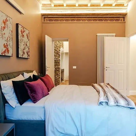 Palazzo Dei Signori Luxury Design Loft Apt With View, Florence Apartment Florence