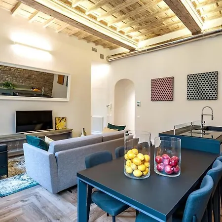Palazzo Dei Signori Luxury Design Loft Apt With View, Florence Apartment *