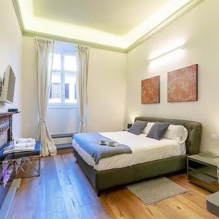 Palazzo Dei Signori Luxury Design Loft Apt With View, Florence Apartment