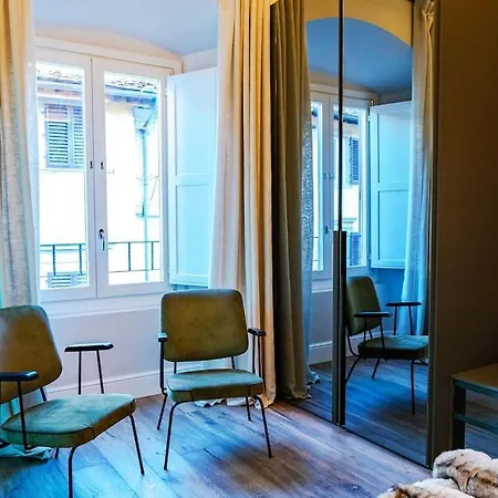 Palazzo Dei Signori Luxury Design Loft Apt With View, Florence Apartment